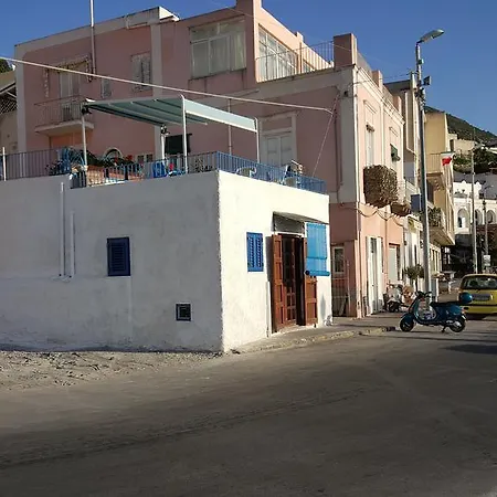 בית נופש Punta Lena ליפארי